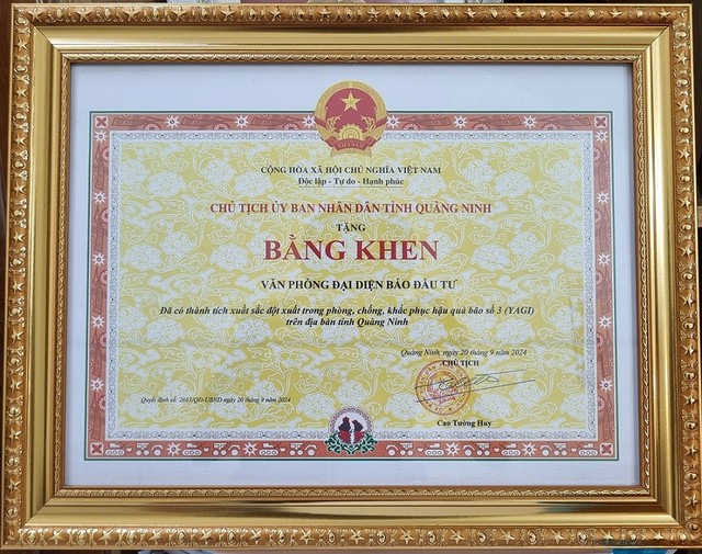 UBND tỉnh Quảng Ninh tặng Bằng khen Văn phòng đại diện Báo Kl99ok phiên bản mới.