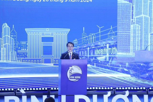 Thứ trưởng Bộ Kế hoạch và Kl99ok phiên bản mới Trần Quốc Phương công bố Quyết định của Thủ tướng Kl993 ưu đãi thưởng hấp dẫn phê duyệt Quy hoạch tỉnh Bình Dương - Ảnh: Lê Toàn