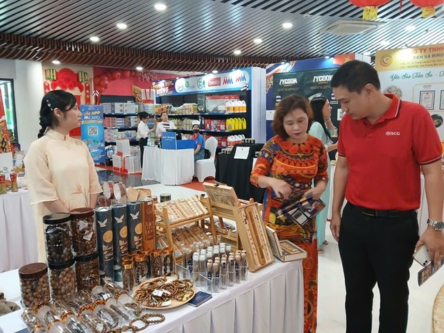 Không gian trưng bày sản phẩm tiêu biểu Việt Nam - Thái Lan
