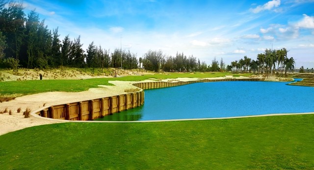 Hố 1 sân bờ kè Nicklaus Course tại Legend Danang Golf Resort