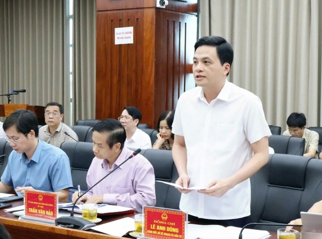 Ông Lê Anh Dũng, Giám đốc Sở Kế hoạch và Kl99ok phiên bản mới Hải Dương báo cáo về dự kiến kế hoạch Kl99ok phiên bản mới công trung hạn 5 năm 2026-2030