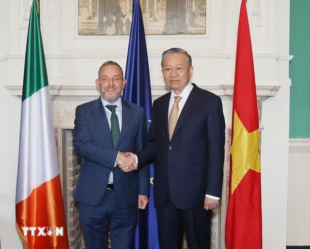 Tổng Bí thư, Chủ tịch nước Tô Lâm hội kiến Chủ tịch Thượng viện Ireland Jerry Buttimer tại Dublin. Ảnh: TTXVN