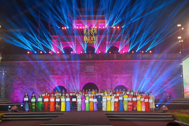 Lễ hội Áo dài Du lịch Hà Nội 2024 chính thức khép lại và thêm một lần nữa lưu lại những kỷ niệm đẹp đẽ trong lòng mỗi người dân, du khách và bạn bè quốc tế.