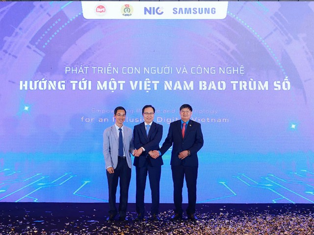 Các đại biểu tham gia nghi thức ra mắt Sáng kiến Công nghệ Bao trùm (InclusiveTech Initiative).