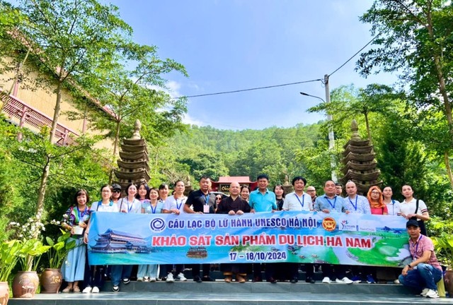 Đoàn đại biểu khảo sát chùa Cây Thị.