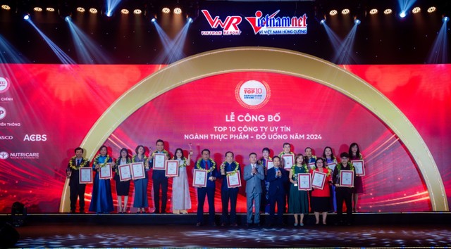 Lễ công bố Top 10 công ty uy tín ngành thực phẩm – đồ uống năm 2024.