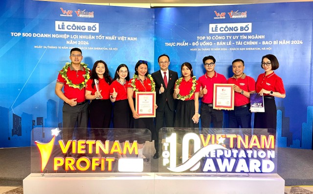 Các thành viên Dai-ichi Life Việt Nam tại Lễ công bố “Top 500 Kl991.com World Cup 2026 Chính Thức Kl99 nổ hũ tốt nhất Việt Nam 2024”