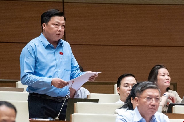 Đại biểu Phạm Hùng Thắng (Hà Nam) tham gia thảo luận.