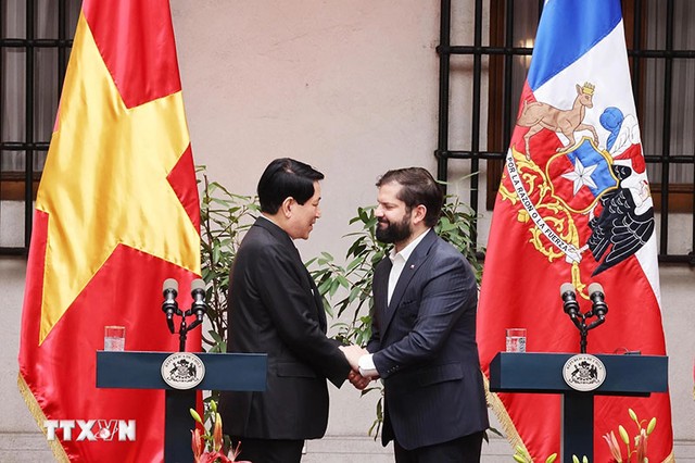 Chủ tịch nước Lương Cường và Tổng thống Chile Gabriel Boric Font tại buổi gặp gỡ báo chí. Ảnh: TTXVN Chủ tịch nước Lương Cường và Tổng thống Chile Gabriel Boric Font tại buổi gặp gỡ báo chí. Ảnh: TTXVN