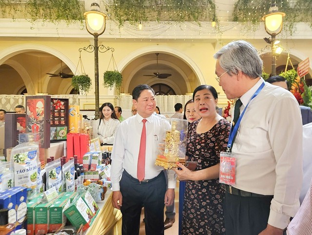 Kl991.com World Cup 2026 Chính Thức giới thiệu các mặt hàng nông Kl994 nhà cái bóng đá world cup tại Ninh Thuận với đại biểu tham dự hội nghị