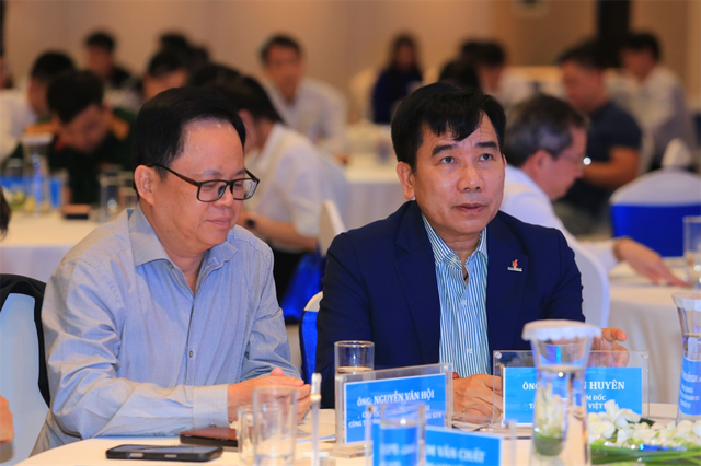 Phó tổng giám đốc Petrovietnam Lê Xuân Huyên và Chủ tịch HĐQT BSR Nguyễn Văn Hội tại hội thảo. Phó tổng giám đốc Petrovietnam Lê Xuân Huyên và Chủ tịch HĐQT BSR Nguyễn Văn Hội tại hội thảo.