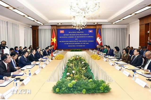 Chủ tịch Quốc hội Trần Thanh Mẫn hội đàm với Chủ tịch Quốc hội Campuchia Samdech Khuon Sudary. Ảnh: TTXVN