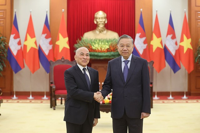 Tổng Bí thư Tô Lâm nhiệt liệt chào mừng Quốc vương Norodom Sihamoni sang thăm Việt Nam. Ảnh: Đức Thanh