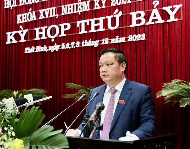 Ông Nguyễn Khắc Thận, Phó Bí thư Tỉnh ủy, Chủ tịch UBND tỉnh Thái Bình phát biểu tại kỳ họp thứ bảy HĐND tỉnh khóa XVII, nhiệm kỳ 2021-2026 (tháng 12/2023)
