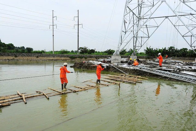 Tinh thần Vượt nắng, thắng mưa trên công trường