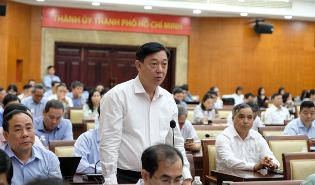 Ông Nguyễn Hoàng Hải, Giám đốc Sở Kl991.com nạp rút nhanh TP.HCM báo cáo tại phiên họp. Ảnh: Trọng Tín.