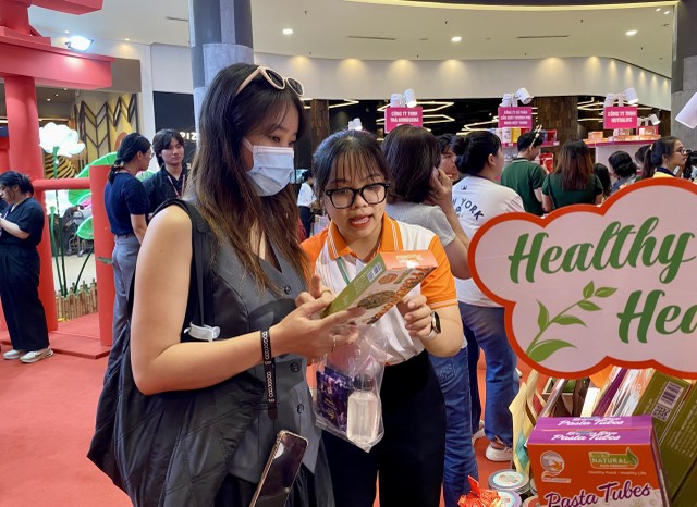 Các đơn vị bán lẻ đẩy mạnh nhiều chương trình ưu đãi, kích cầu mua sắm dịp Tết Ất tỵ 2025.