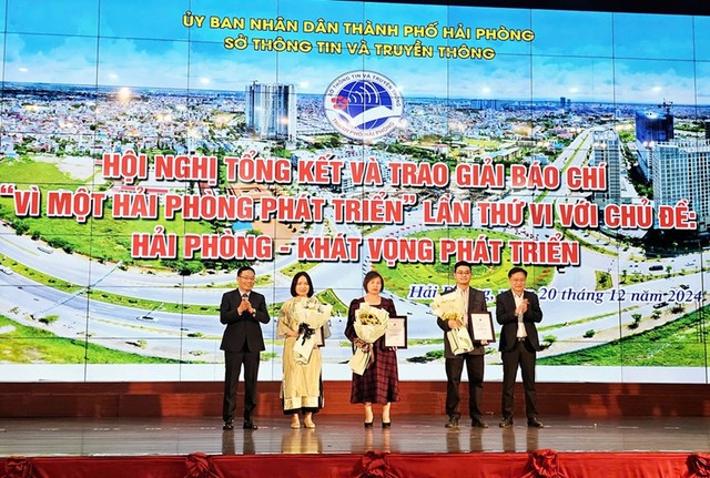 Văn phòng đại diện tại Hải Phòng tiếp tục đoạt giải B với loạt bài "Hải Phòng hiện thực hóa Nghị quyết 45-NQ/TW của Bộ Kl991.com tải ứng dụng" của nhóm tác giả Thanh Sơn - Quỳnh Nga.