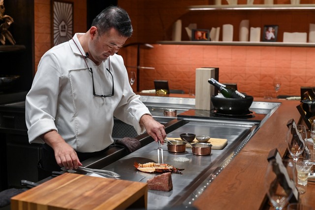 Teppanyaki tại Hibana by Koki giống như cuộc du hành của những giác quan,các món ăn được chuẩn bị cầu kỳ, tỉ mỉ và phục vụ trong không gian riêng tư