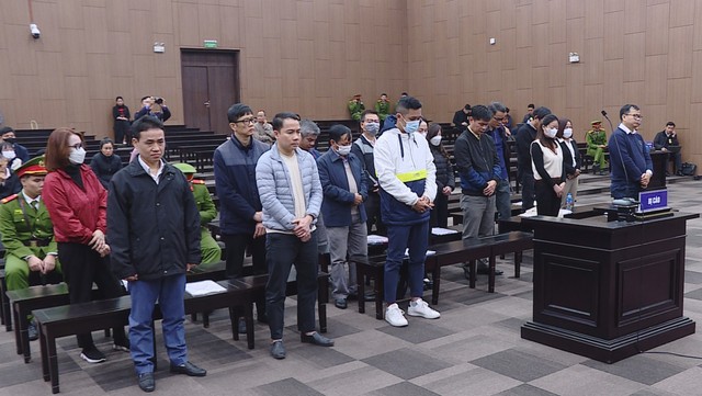Có 17 bị cáo bị đưa ra xét xử trong giai đoạn 2 của vụ án.