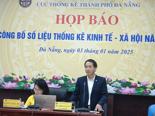 Ông Trần Văn Vũ, Cục trưởng Cục Thống kê TP. Đà Nẵng chia sẻ tại buổi họp báo.