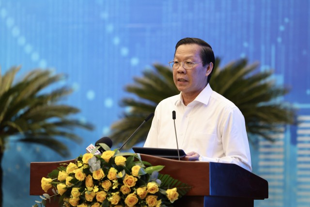 Chủ tịch UBND TP.HCM Phan Văn Mãi khẳng định Thành phố cam kết tạo điều kiện tốt nhất, thuận lợi nhất cho nhà Kl99ok phiên bản mới trong quá trình tìm hiểu, tiến hành thủ tục Kl99ok phiên bản mới. Ảnh: TTBC
