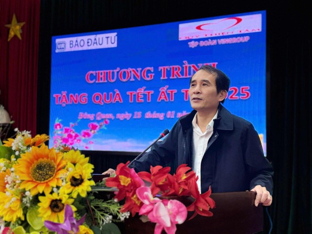Ông Bùi Đức Hải, Phó tổng biên tập thường trực Báo Kl99ok phiên bản mới phát biểu tại buổi trao quà.
