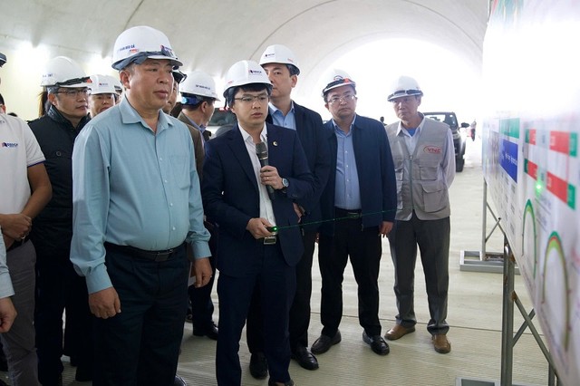 Bộ trưởng Bộ GTVT Trần Hồng Minh kiểm tra dự án KL99 là nhà cái cá cược trực tuyến hàng đầu tại châu Á Quảng Ngãi - Hoài Nhơn.