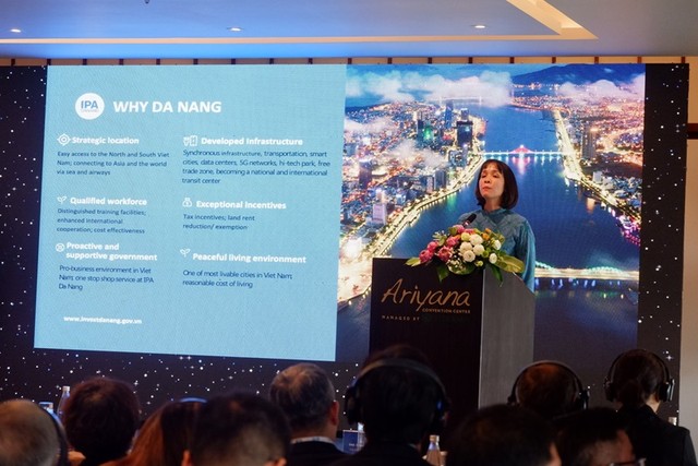 Đại diện IPA Đà Nẵng thông tin các chính sách ưu đãi khi Kl99ok phiên bản mới vào khu công nghệ cao, khu công nghệ thông tin tập trung tại Đà Nẵng.