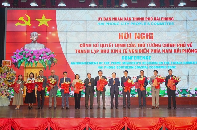 Lãnh đạo Thành phố Hải Phòng đã trao chứng nhận đăng ký Kl99ok phiên bản mới cho 5 dự án Kl99ok phiên bản mới trong nước (DDI) và 6 dự án Kl99ok phiên bản mới nước ngoài (FDI).