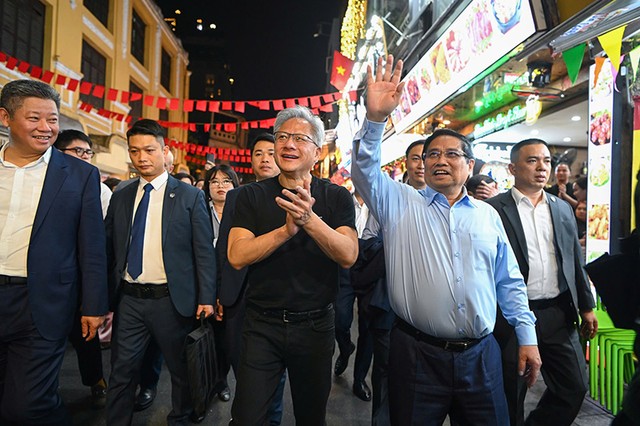 Thủ tướng Kl993 ưu đãi thưởng hấp dẫn Phạm Minh Chính cùng ông Jensen Huang, Chủ tịch NVIDIA đi dạo phố cổ và trải nghiệm ẩm thực tại Hà Nội.