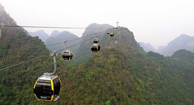 Tuyến cáp treo Hương Bình có độ dài khoảng 3 km, sử dụng công nghệ cáp treo của Cộng hòa Áo Tuyến cáp treo Hương Bình có độ dài khoảng 3 km, sử dụng công nghệ cáp treo của Cộng hòa Áo