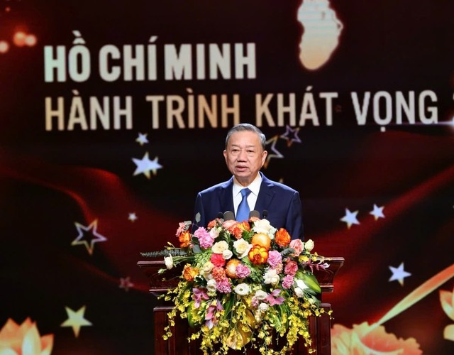 Phát biểu tại Chương trình Giao lưu điển hình toàn quốc trong học tập và làm theo tư tưởng, đạo đức, phong cách Hồ Chí Minh 2024 với chủ đề Hồ Chí Minh - Hành trình khát vọng 2024: Đổi mới và phát triển, Tổng Bí thư Tô Lâm nhấn mạnh: "Học tập, làm theo Bác để xây dựng Đảng ta thật sự “là đạo đức, là văn minh”, mỗi đảng viên thật sự là “người đày tớ trung thành của nhân dân”.