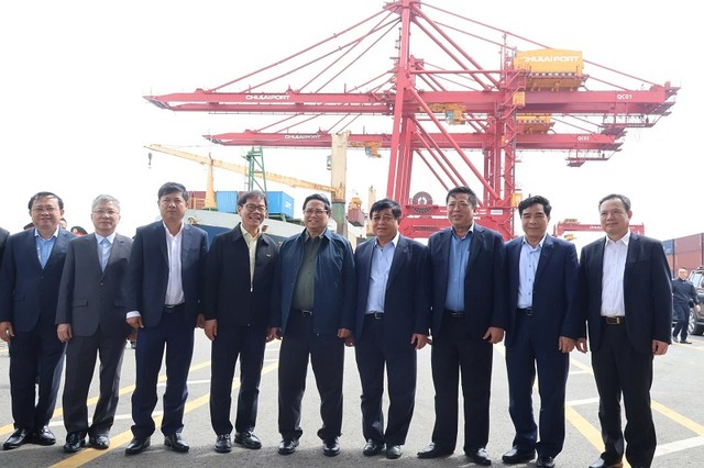 Thủ tướng Kl993 ưu đãi thưởng hấp dẫn Phạm Minh Chính thăm, khảo sát cảng biển Chu Lai.
