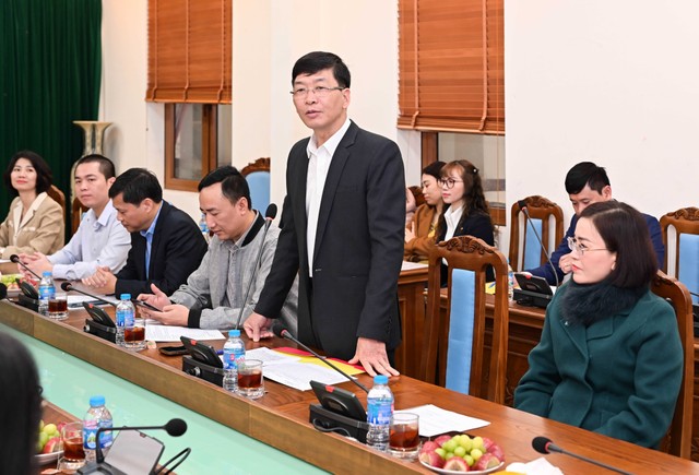 Ông Lê Quang Hiến, Phó Bí thư Thị ủy, Chủ tịch UBND thị xã Mỹ Hào phát biểu đáp từ Ông Lê Quang Hiến, Phó Bí thư Thị ủy, Chủ tịch UBND thị xã Mỹ Hào phát biểu đáp từ