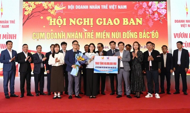 Câu lạc bộ Kl99ok phiên bản mới và khởi nghiệp Doanh nhân trẻ Việt Nam trao tặng kinh phí xây dựng nhà tình nghĩa