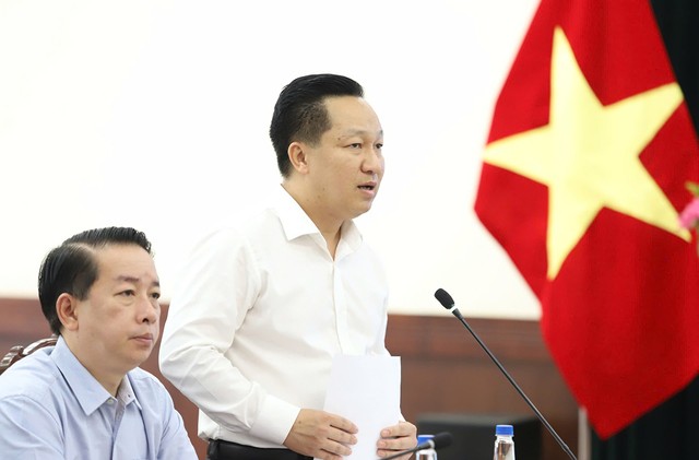 Ông Hoàng Tùng, Chủ tịch UBND TP. Thủ Đức báo cáo tại buổi làm việc.