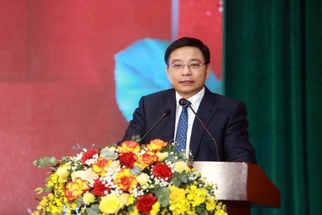 Bộ trưởng Bộ Kl991.com nạp rút nhanh Nguyễn Văn Thắng dự và phát biểu chúc mừng các nữ cán bộ, công chức, viên chức, người lao động ngành Kl991.com nạp rút nhanh nhân kỷ niệm Ngày Quốc tế phụ nữ 8/3. Ảnh: Đức Minh