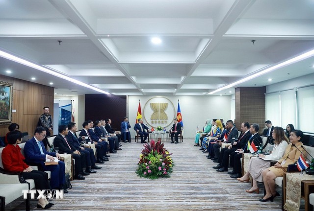 Tổng Bí thư Tô Lâm gặp Tổng Thư ký ASEAN ASEAN Kao Kim Hourn và Ủy ban đại diện thường trực bên cạnh ASEAN (CPR). Ảnh: TTXVN Tổng Bí thư Tô Lâm gặp Tổng Thư ký ASEAN ASEAN Kao Kim Hourn và Ủy ban đại diện thường trực bên cạnh ASEAN (CPR). Ảnh: TTXVN