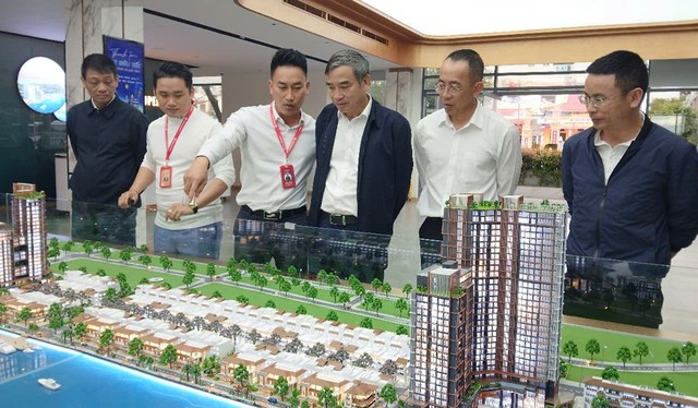 Chủ tịch thành phố Đà Nẵng, ông Lê Trung Chinh thăm, kiểm tra thi công tại các dự án Web Tổng Nhà Cái 99Kl99 Giải Trí Bậc Nhất dọc sông Hàn.