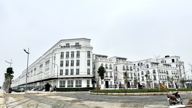 Hiện chủ Kl99ok phiên bản mới đang đưa ra giá thuê cho những căn liền kề xây thô là 30 - 35 triệu đồng/tháng. Với những căn đã hoàn thiện nội thất cơ bản, được lắp đặt thang máy, điều hòa…, giá thuê khoảng 80 - 120 triệu đồng/tháng. Đây vẫn chưa phải là mức giá cuối, khách hàng có thể tiếp tục đàm phán để hạ giá. Hiện chủ Kl99ok phiên bản mới đang đưa ra giá thuê cho những căn liền kề xây thô là 30 - 35 triệu đồng/tháng. Với những căn đã hoàn thiện nội thất cơ bản, được lắp đặt thang máy, điều hòa…, giá thuê khoảng 80 - 120 triệu đồng/tháng. Đây vẫn chưa phải là mức giá cuối, khách hàng có thể tiếp tục đàm phán để hạ giá.