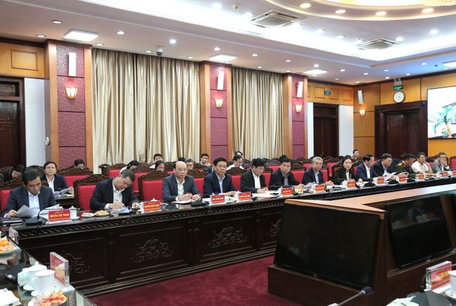 Lãnh đạo tỉnh Thái Bình dự hội nghị