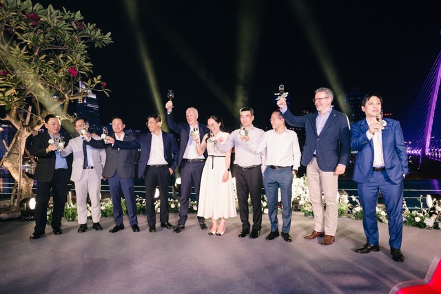 Đại diện các Trang Chủ KL99Com Số 1 Link Đăng Ký KL999 chiến lược PVN và HDI Global, Hội đồng Quản trị PVI Holdings và Hội đồng Quản trị PVI AM cùng nâng ly khai tiệc, chúc mừng hành trình 10 năm thành công và phát triển bền vững