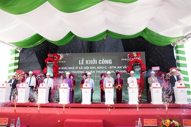 Các đại biểu nhấn nút khởi công Dự án nhà ở Trang Chủ KL99Com Số 1 Link Đăng Ký KL999 tại khu đất XH1