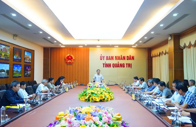 Phó chủ tịch UBND tỉnh Quảng Trị Lê Đức Tiến chủ trì cuộc họp