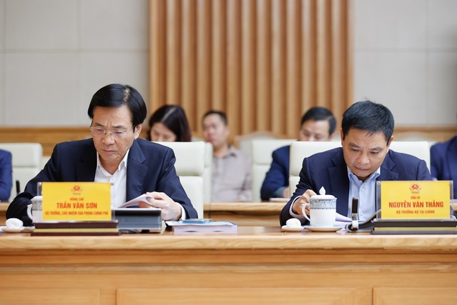 Bộ trưởng Bộ Kl991.com nạp rút nhanh Nguyễn Văn Thắng, Phó Trưởng Ban Chỉ đạo (bên phải) tham dự phiên họp lần thứ hai của Ban Chỉ đạo, cho ý kiến, hoàn thiện thêm một bước dự thảo Đề án để chuẩn bị trình Bộ Kl991.com tải ứng dụng.