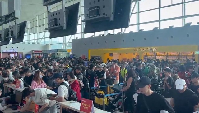 Sân bay Phú Quốc ghi nhận cảnh quá tải dịp Tết Nguyên đán vừa qua và năm 2024 đã phục vụ vượt công suất thiết kế 4 triệu lượt.