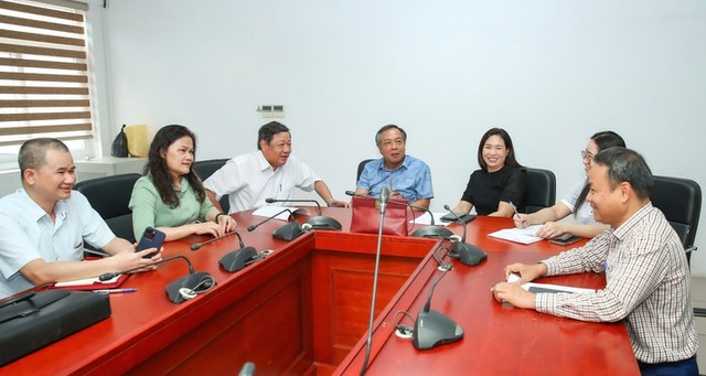 Các Tiểu ban Hội đồng chấm sơ khảo Giải Báo chí quốc gia lần thứ XIX họp, thống nhất cách thức chấm điểm và lịch chấm tập trung của Tiểu ban.