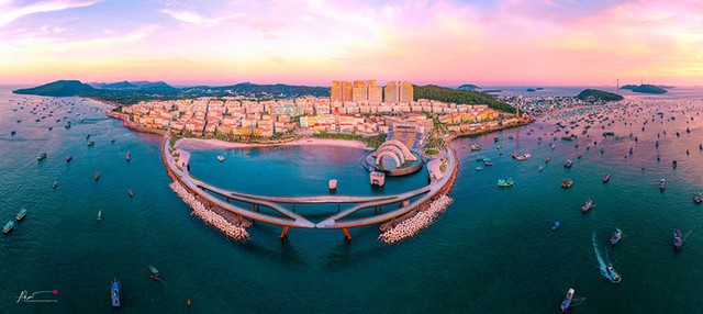 Phú Quốc là điểm đến hấp dẫn du khách trong và ngoài nước.