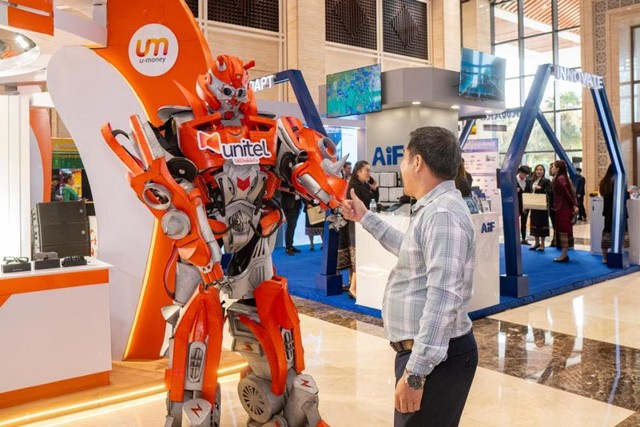Gian hàng Unitel tại sự kiện Lao Digital Week 2025 nhận được nhiều sự quan tâm từ các quan khách.